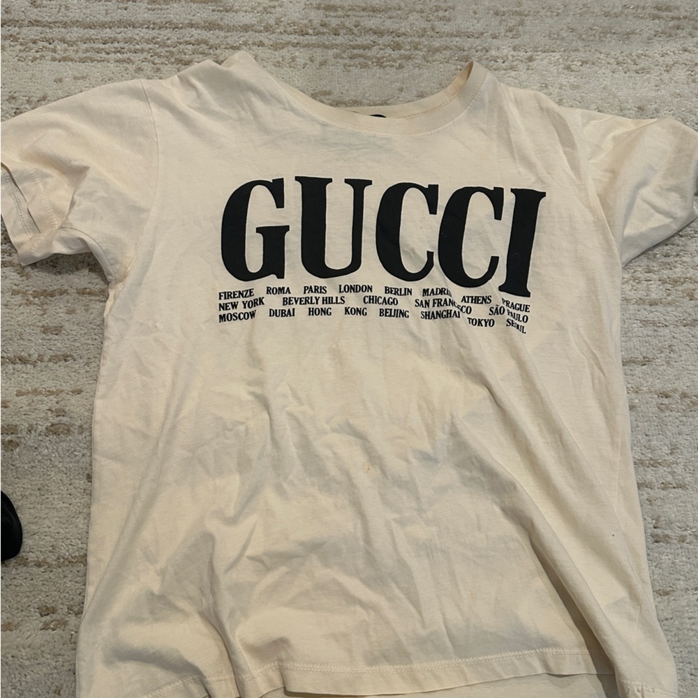 Gucci Beige Short Sleeve City Name Tee with Black Logo